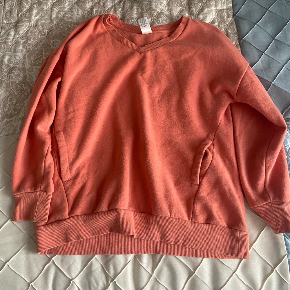 ✨LIGHTLY USED Member’s Mark Cozy Vneck Sweatshirt Size Medium